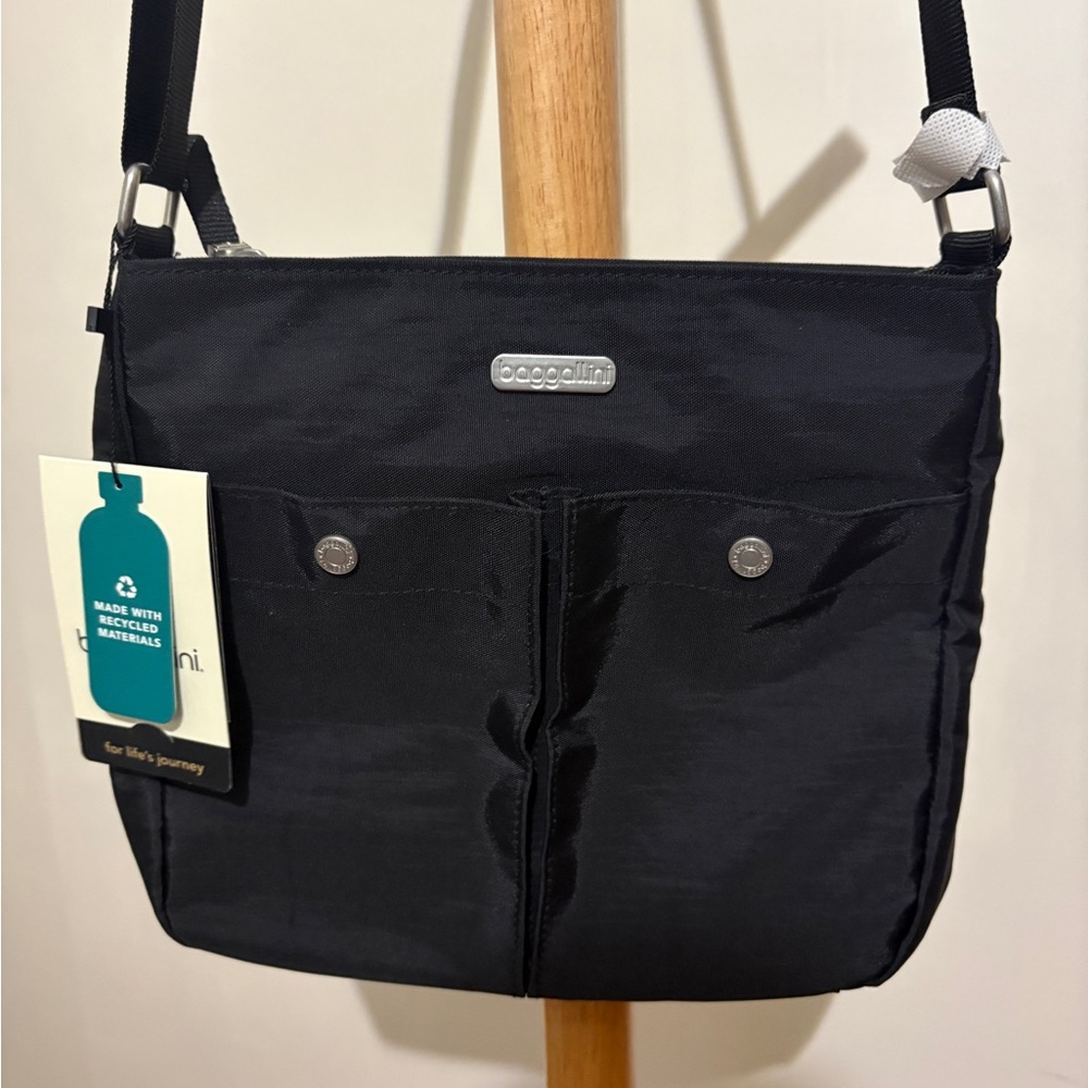 NWT Baggallini Black Snap it Crossbody